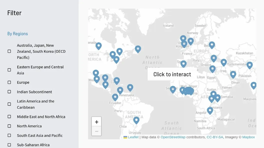 Une carte dynamique a été imaginée comme élément central, mettant en valeur l'emplacement des participants à travers les programmes et illustrant l'impact mondial de l'organisation.